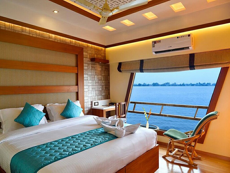 houseboat